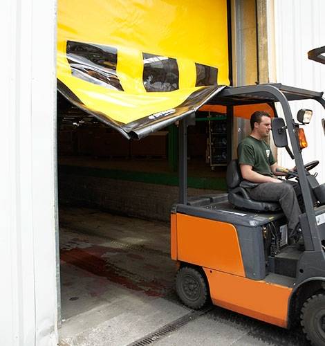 Installation porte rapide industrielle à grandes dimensions pour l’extérieur DYNACO M3 POWER Miramas