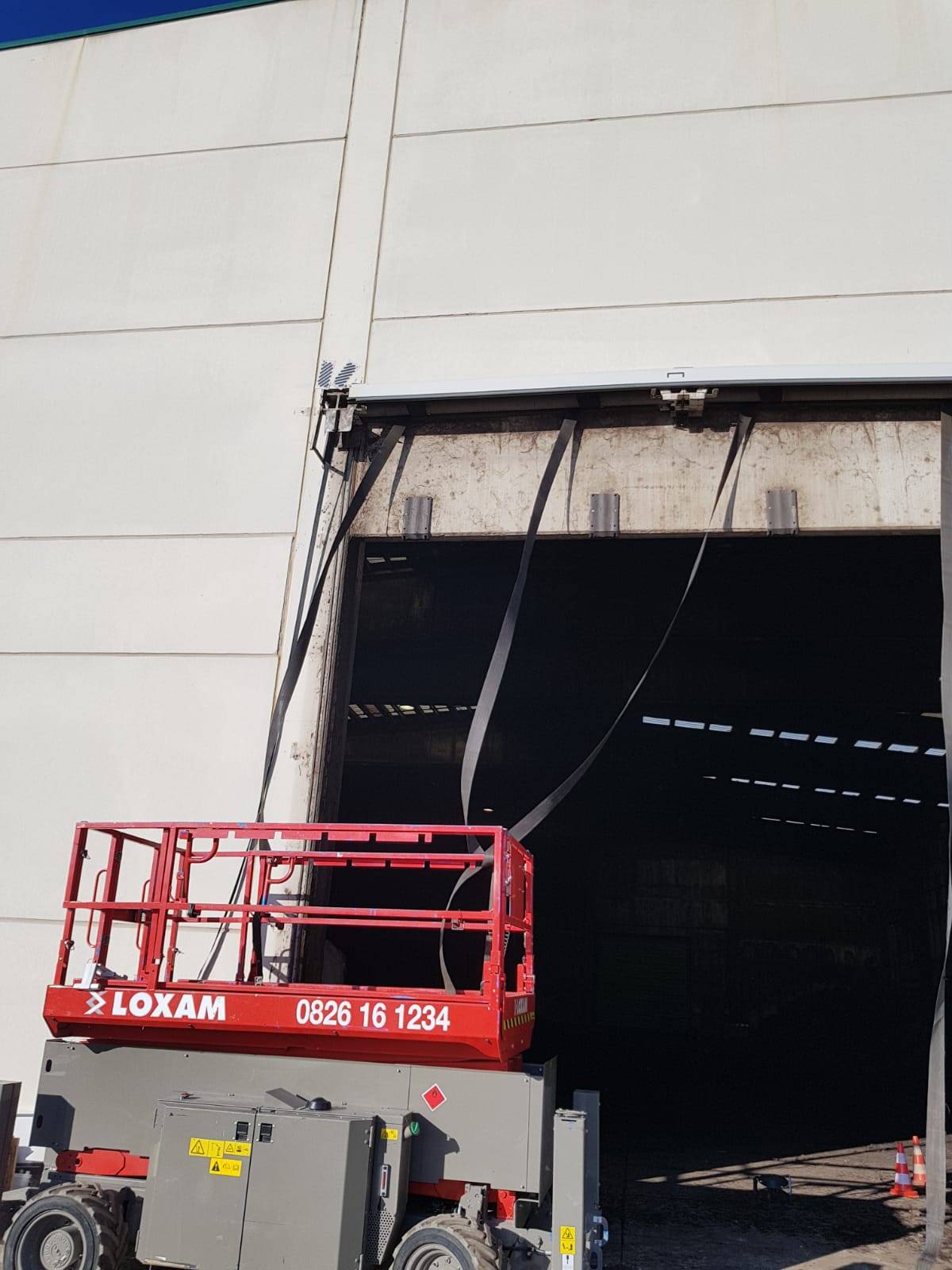 Maintenance réglementaire de portes souples extérieures pour vents puissants Miramas