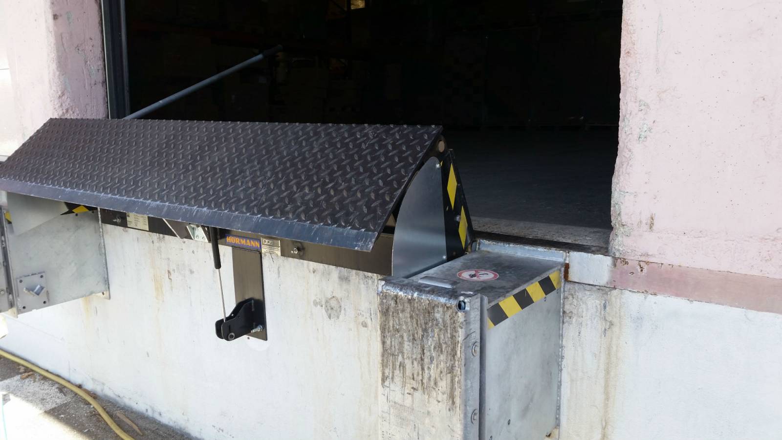 Maintenance et dépannage de mini quai avec zone refuge à Géménos Maintenance réglementaire des équipements