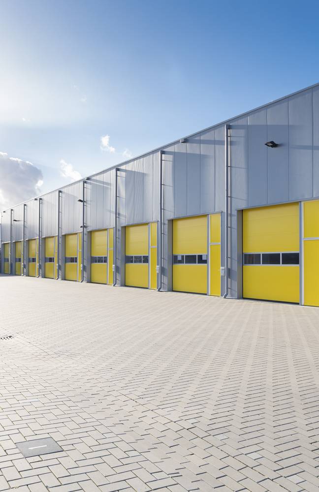 Installation de portes industrielles en PACA