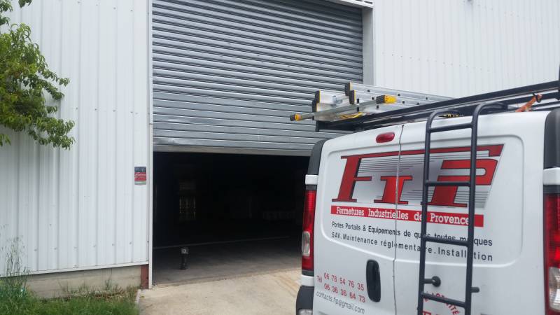 Rideau métallique en panne