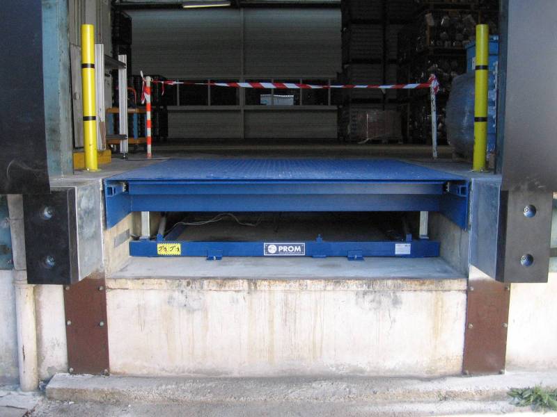 Risques d’accident : maintenance quai de chargement et table élévatrice à Marseille