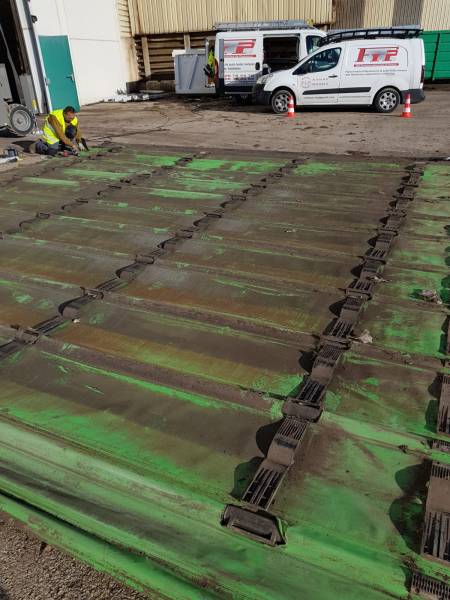 Maintenance réglementaire de portes souples extérieures pour vents puissants Miramas