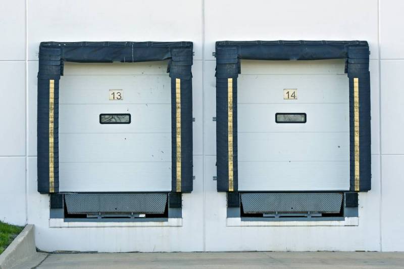 Risques d’accident : maintenance quai de chargement et table élévatrice à Marseille